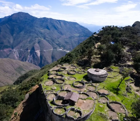Destinos turísticos culturales: La ciudadela Kuélap en el valle del Utcubamba, en Perú