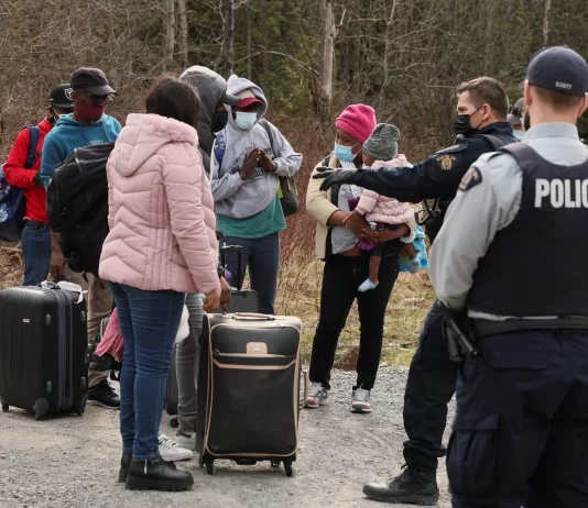 El costo de vivir y el costo de sentir: la otra crisis silenciosa entre los inmigrantes en Canadá