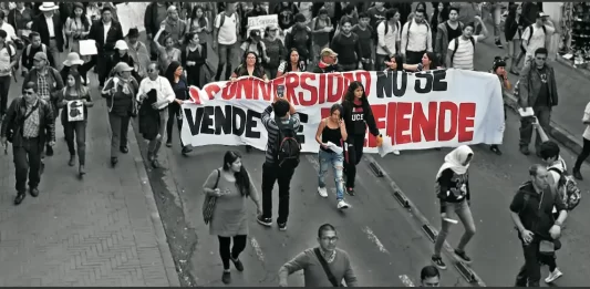 Críticas estudiantiles en Ecuador por recortes a universidades