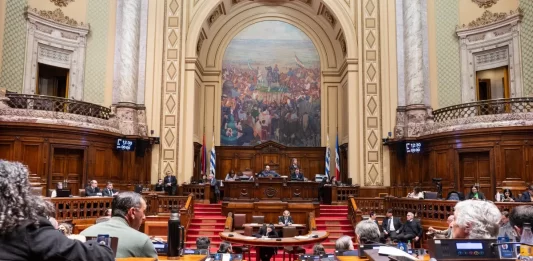 Gobierno uruguayo logra aprobación parlamentaria de presupuesto