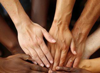 ALGO MÁS QUE PALABRAS