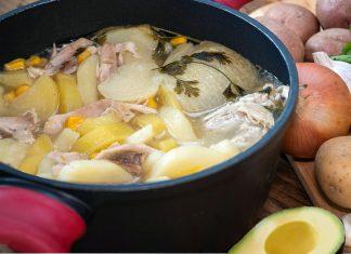 AJIACO COLOMBIANO,SOPA TÍPICA CON GUASCAS Y PAPAS