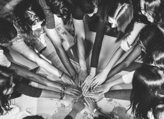 ALGO MÁS QUE PALABRAS. En el justo medio radica la virtud; del buen tacto y mejor respeto