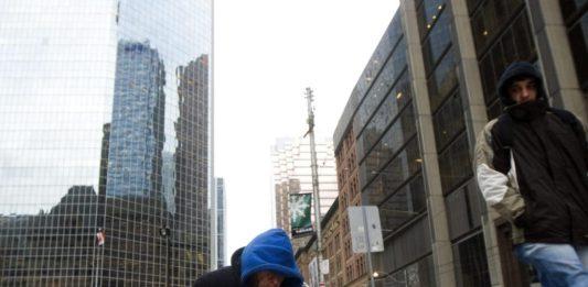 Del derecho a la crisis, miles sin un techo en Toronto