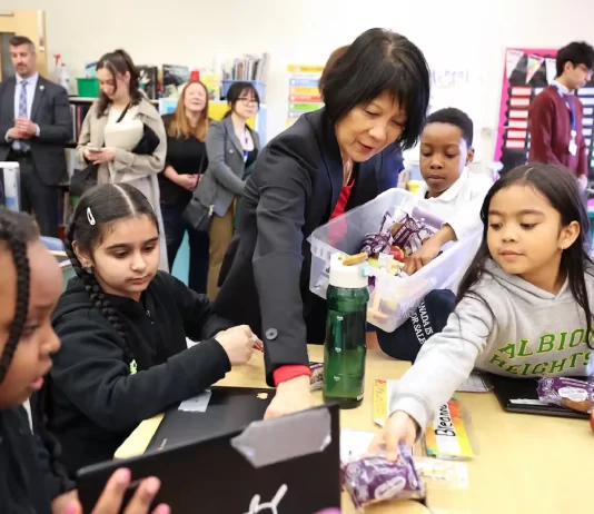 Programa de alimentación escolar de Toronto beneficiado con premio millonario