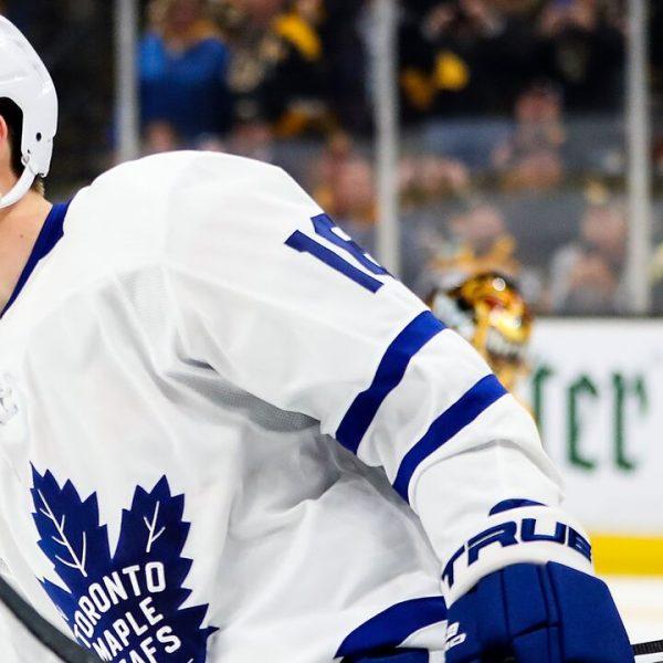 Maple Leafs a 9 puntos de los Boston Bruins