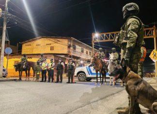 Gobierno de Ecuador oficializa toque de queda desde el domingo