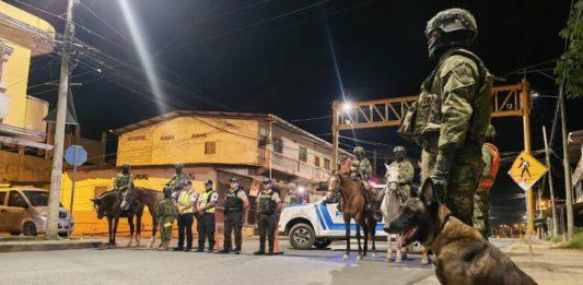 Gobierno de Ecuador oficializa toque de queda desde el domingo