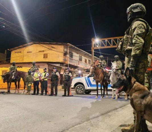 Gobierno de Ecuador oficializa toque de queda desde el domingo