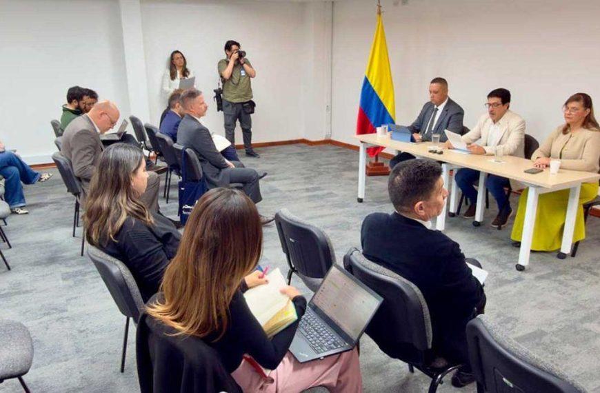 Informan avances de proceso de paz entre Gobierno y EGC en Colombia