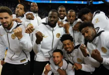 Los Warriors reciben el anillo de campeones