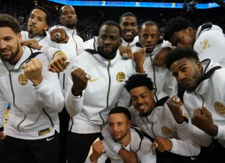 Los Warriors reciben el anillo de campeones