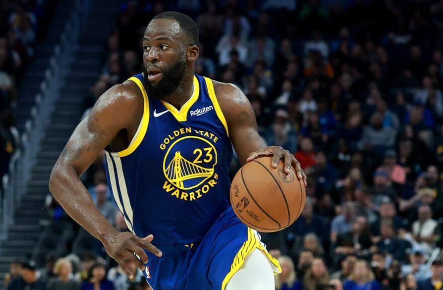 Draymond Green junto a los Warriors
