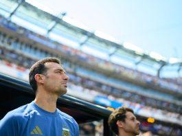 Scaloni celebró el juego de su equipo tras el regreso a Argentina