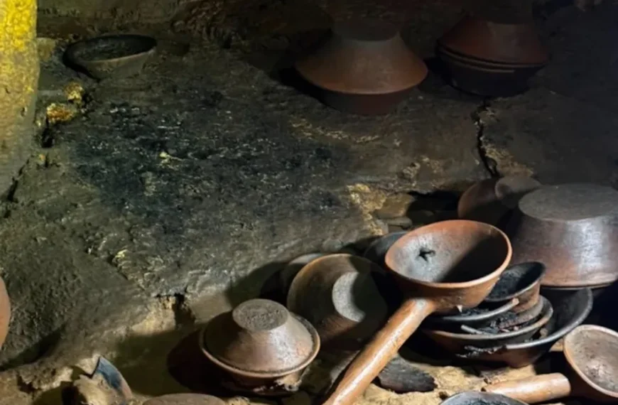 Hallan 179 piezas arqueológicas en cueva del sur de México
