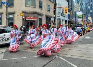Latin Parade por las calles de Toronto
