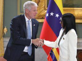 Venezuela firma acuerdos en materia petrolera y electricidad