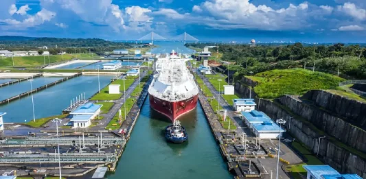 Canal de Panamá prevé aporte millonario al Estado en 2027