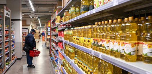 Consumo sigue cayendo en Argentina, y sube la inflación mayorista