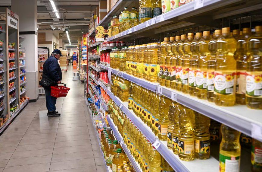 Consumo sigue cayendo en Argentina, y sube la inflación mayorista