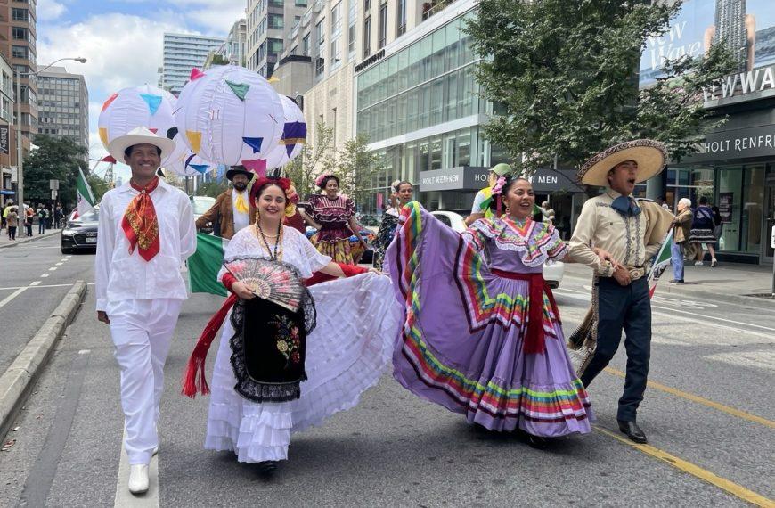 Vamos todos al desfile latino y fiesta hispana en Toronto