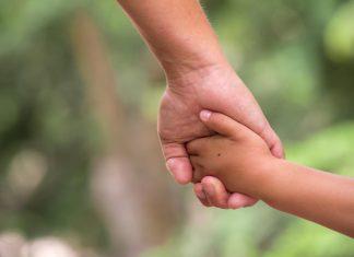 ¿Puedo incluir en mi patrocinio de pareja a un hijo que vive fuera de Canadá?