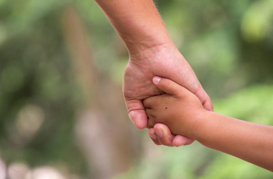 ¿Puedo incluir en mi patrocinio de pareja a un hijo que vive fuera de Canadá?