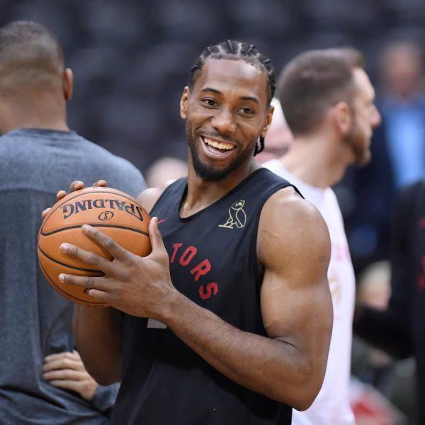 Leonard sigue junto a los Raptors