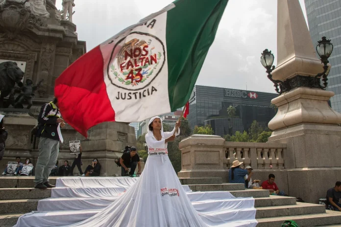 La_lucha_sigue_El_caso_Ayotzinapa_Photo1